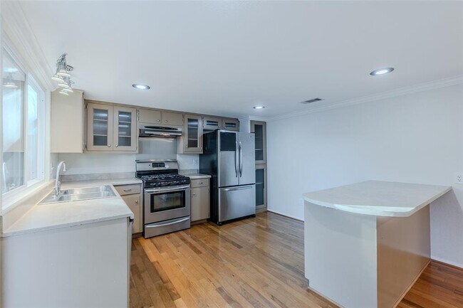 Building Photo - 8203 Beaver Brook Ln