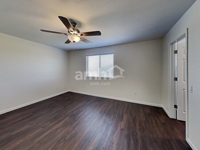 Building Photo - 10553 E Singing Canyon Dr