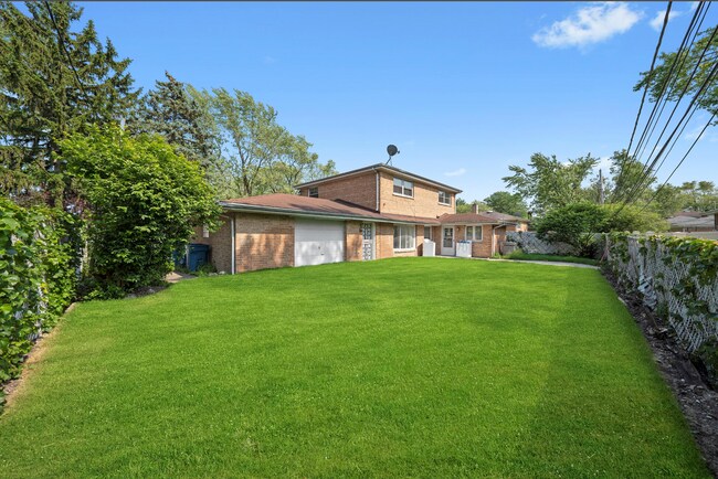 Building Photo - 16030 University Ave