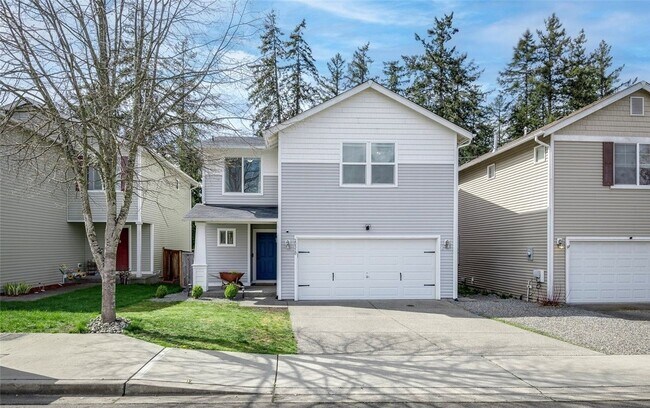 Primary Photo - Large 3 bedroom pet friendly home at a gre...