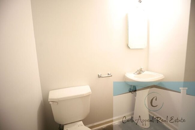 Building Photo - Beautifully renovated 4-bedroom 3 bath hom...