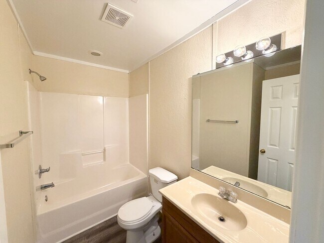 Building Photo - North Iredell - 2 BD/ 2 BA