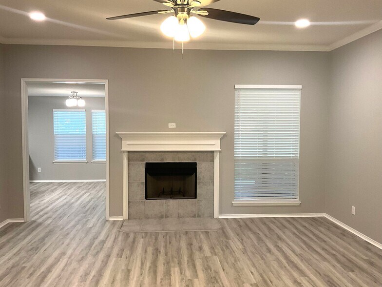 Building Photo - 708 Ridgehill Dr