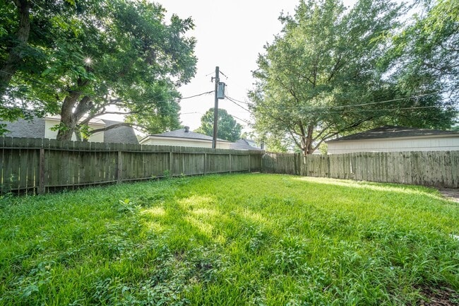 Building Photo - 1907 Ashford Hollow Ln