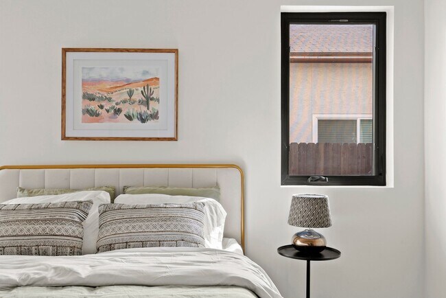 Building Photo - Stunning brand new construction, modern lu...