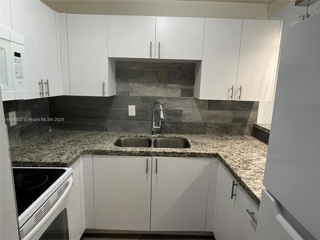 Building Photo - 1800 NW 24th Ave