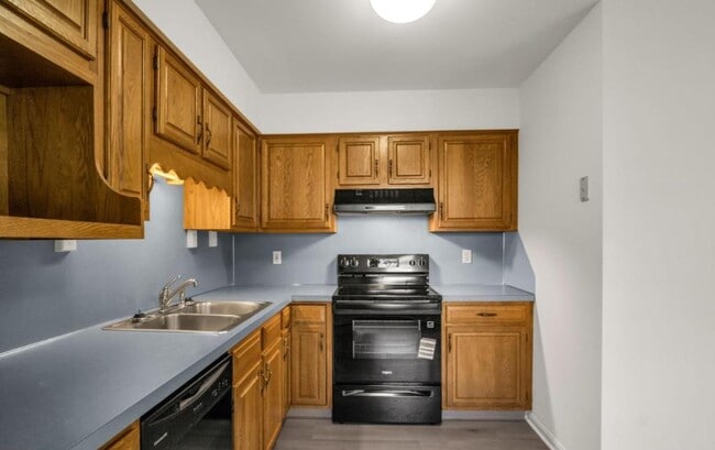 Building Photo - 653 Park Ridge Dr