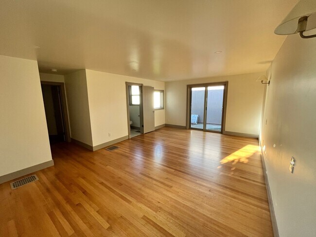 Building Photo - 1039 Humboldt St