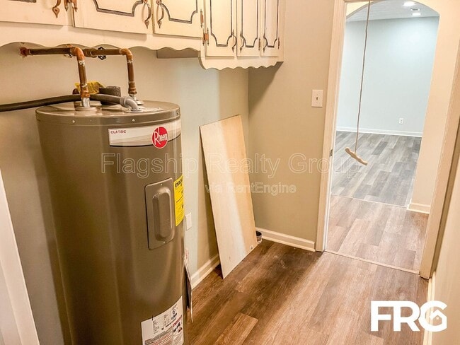 Building Photo - 435 Frank St