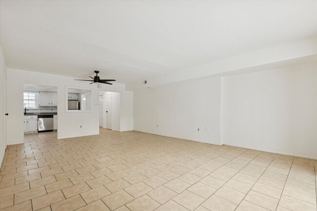 Building Photo - Available now, 3B/2.5B Two Story Townhome in Butler Park!