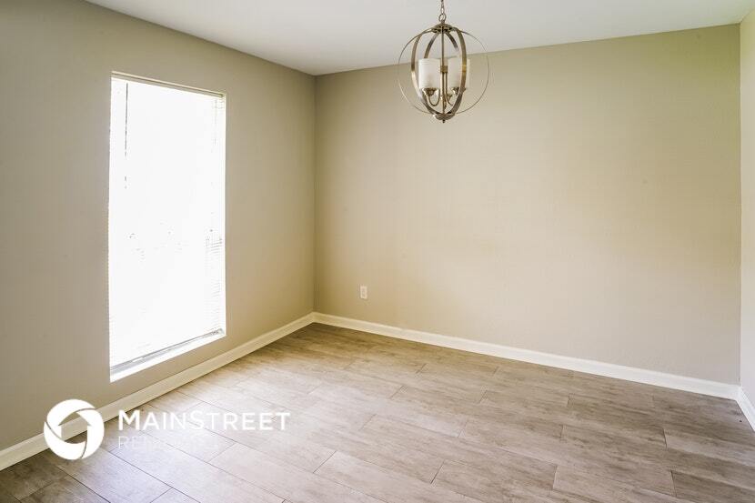 Building Photo - 2657 S Woodloch St