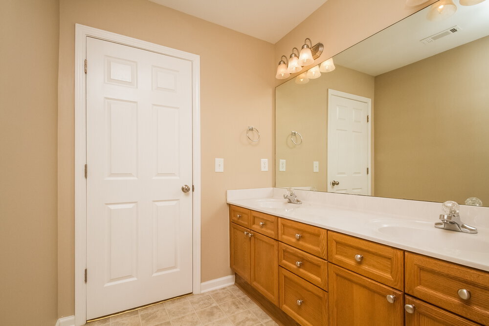 Building Photo - 1549 Bridgecrest Dr