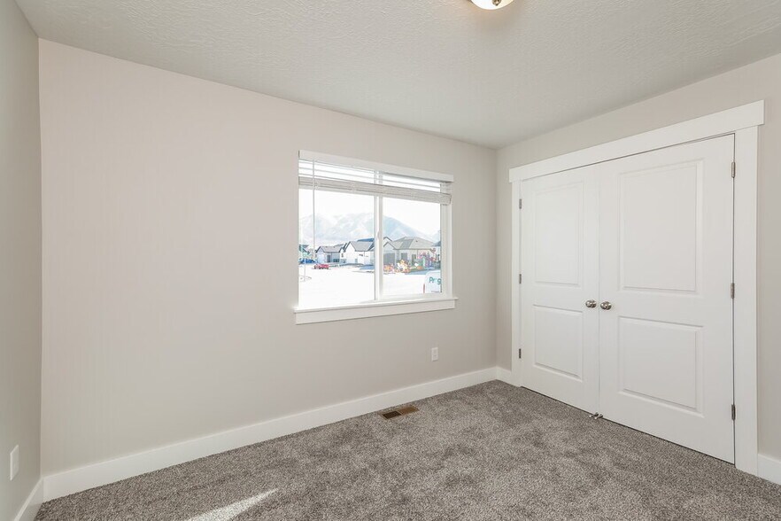 Building Photo - 1049 N Providence Wy