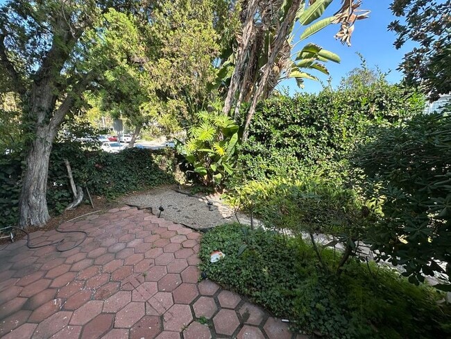 Building Photo - 1407 Laurel Ave