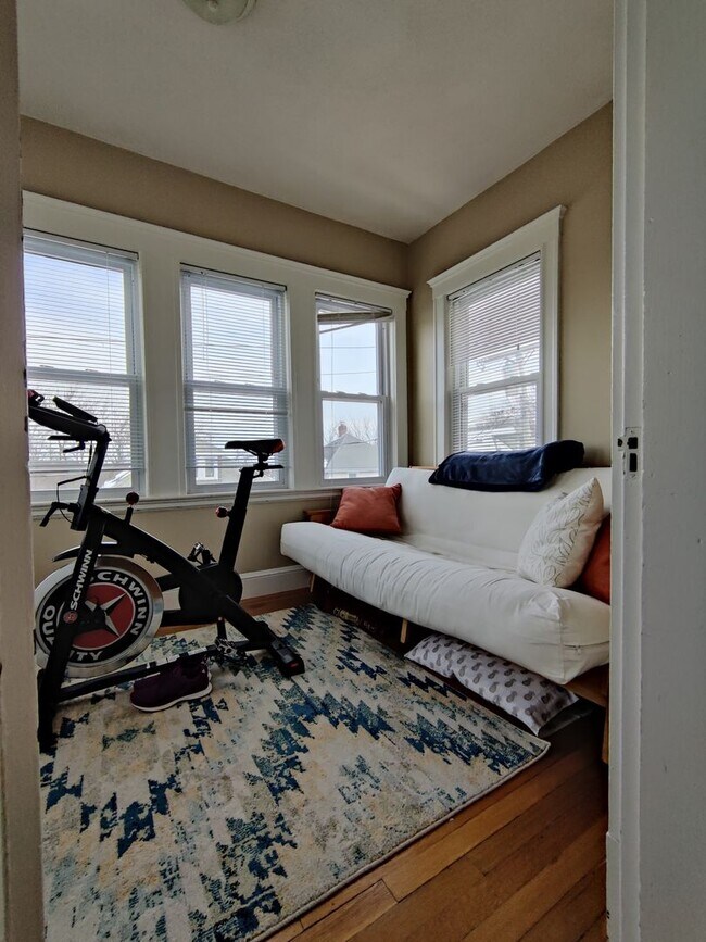 Building Photo - No Brokers Fee, Large Fully Renovated Unit in Oak Sq. Free Laundry, Backyard, Patio, Parking Incl...