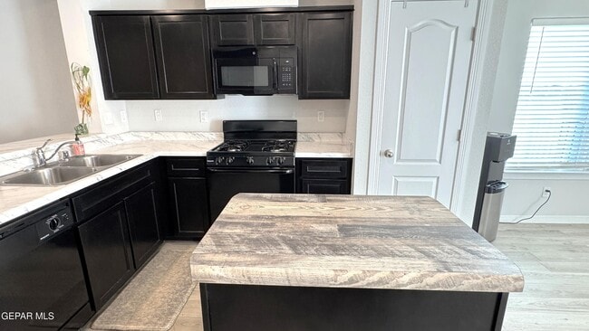 Building Photo - 1033 Candelilla St