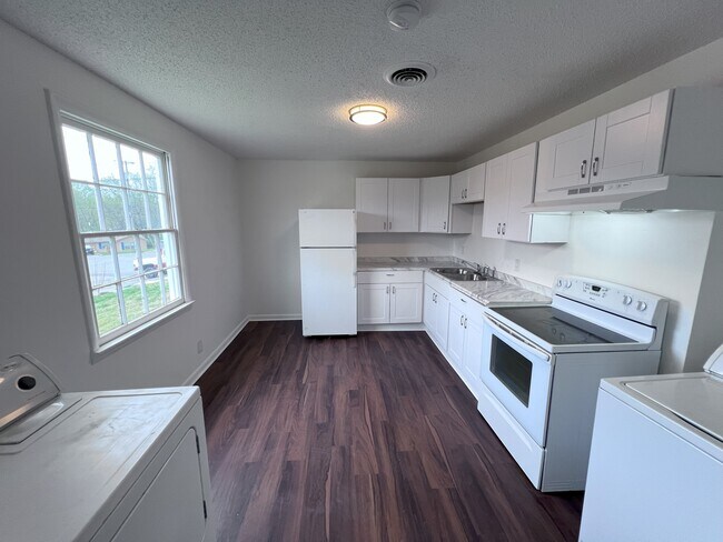 Building Photo - 2313 Dalebrook Ct