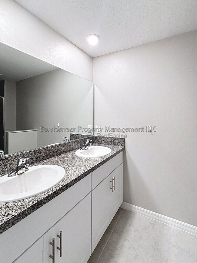 Building Photo - 9528 Pembrooke Pines Dr
