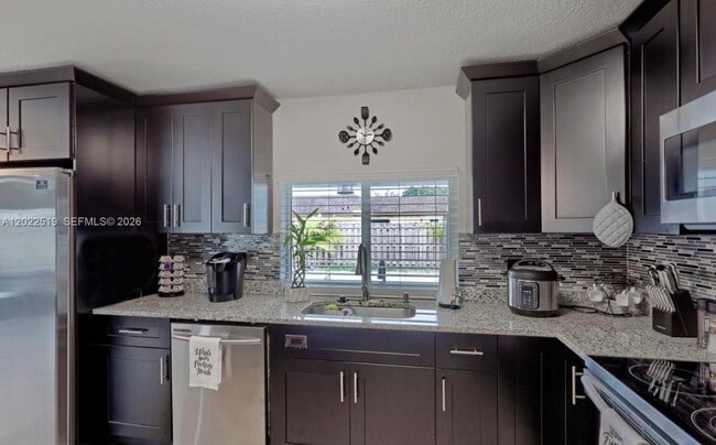 Building Photo - 876 Gardenia Dr