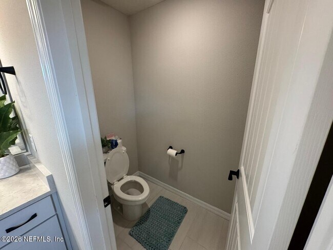 Building Photo - 217 Red Barn Rd