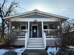 Building Photo - Cute WyCo Bungalow