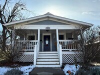 Building Photo - Cute WyCo Bungalow