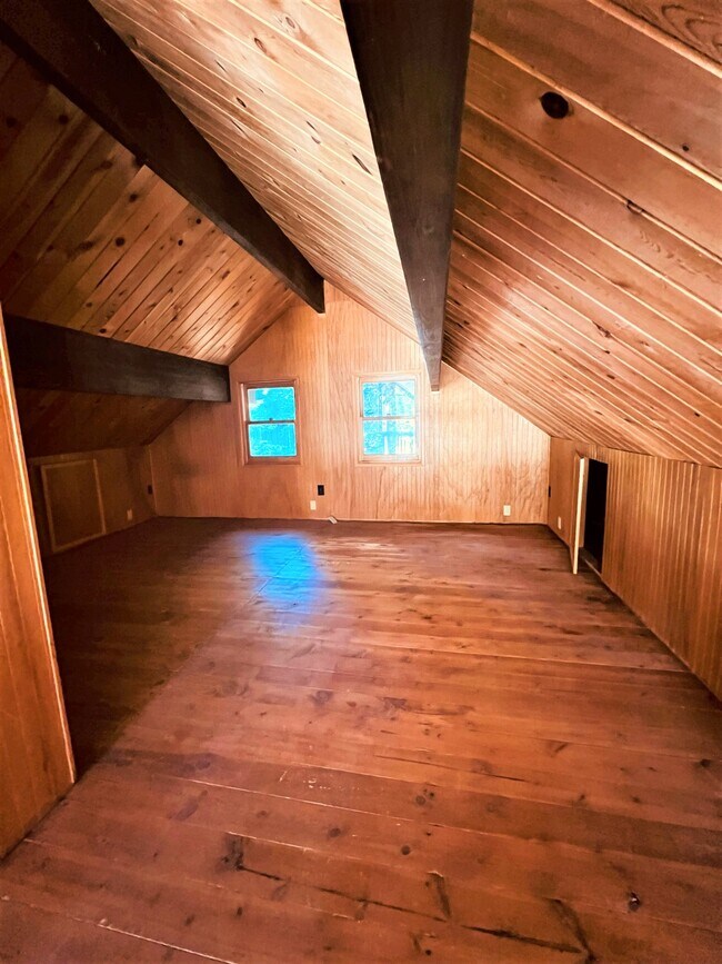 Building Photo - 830 Brook Dr