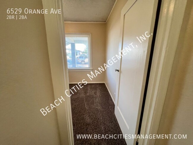 Building Photo - Large 2 Bedroom Home In North Long Beach