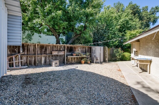 Building Photo - 39771 Rd 33