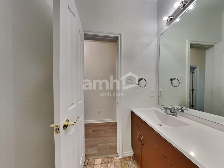 Building Photo - 10608 Cloisters Dr