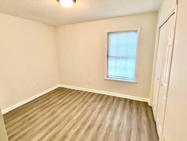 Building Photo - Renovated Bartlett Home- Highly Rated Bart...
