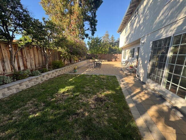 Building Photo - Pleasanton Foothills 5 bed / 3 bath, Singl...