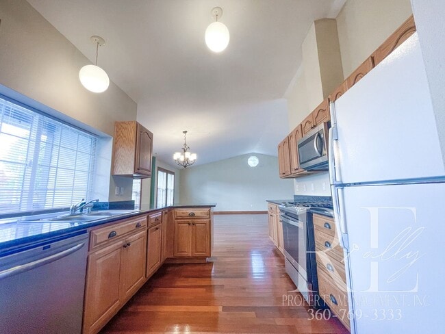 Building Photo - Stunning Rambler