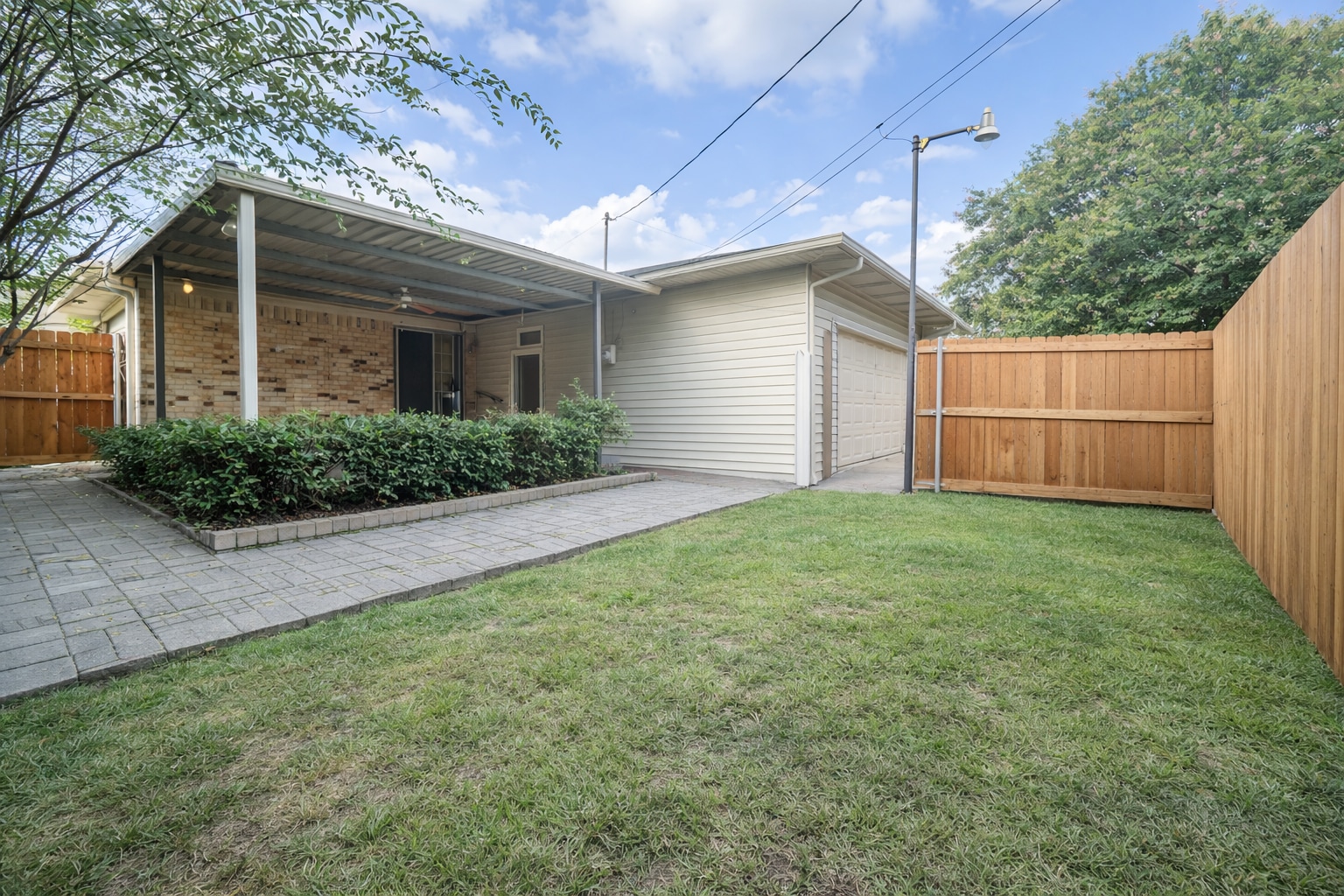 Building Photo - 8217 Lullwater Dr