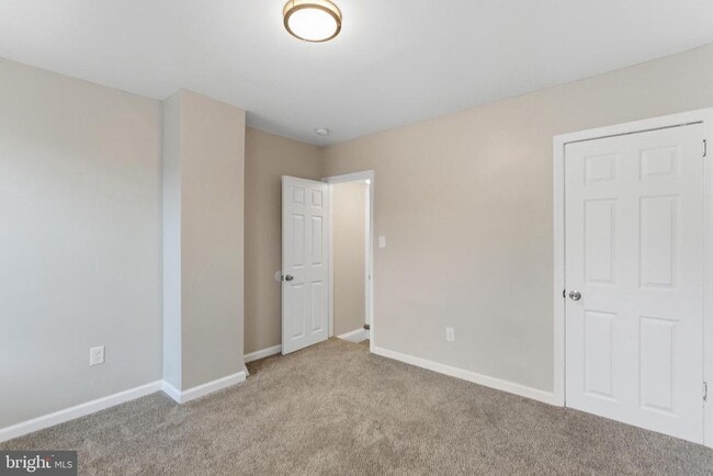 Building Photo - 2528 Collins St