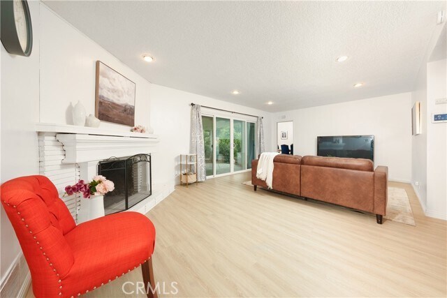 Building Photo - 895 Altura Way
