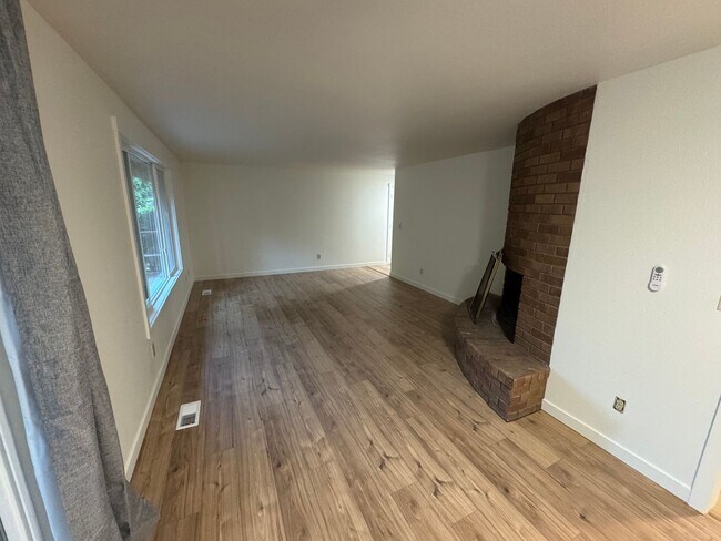 Building Photo - Beautifully Renovated 4-Bedroom Home in NW Corvallis