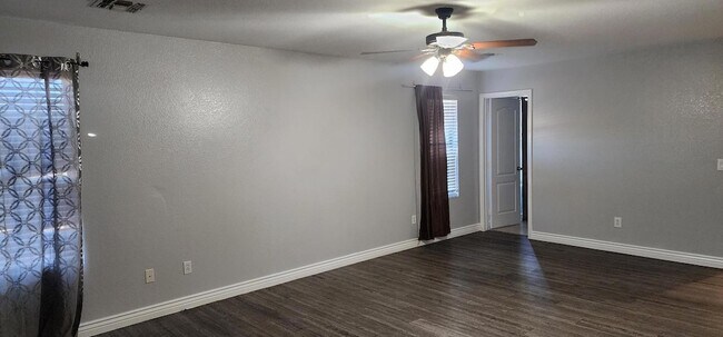 Building Photo - 9124 W Elm St