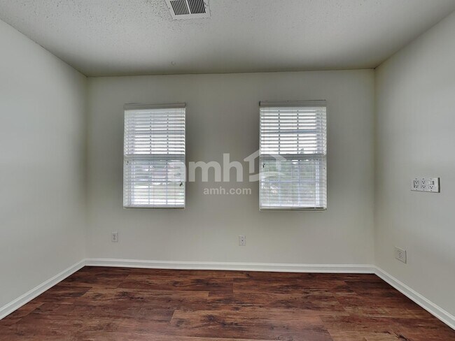 Building Photo - 1120 Birch Hill Dr