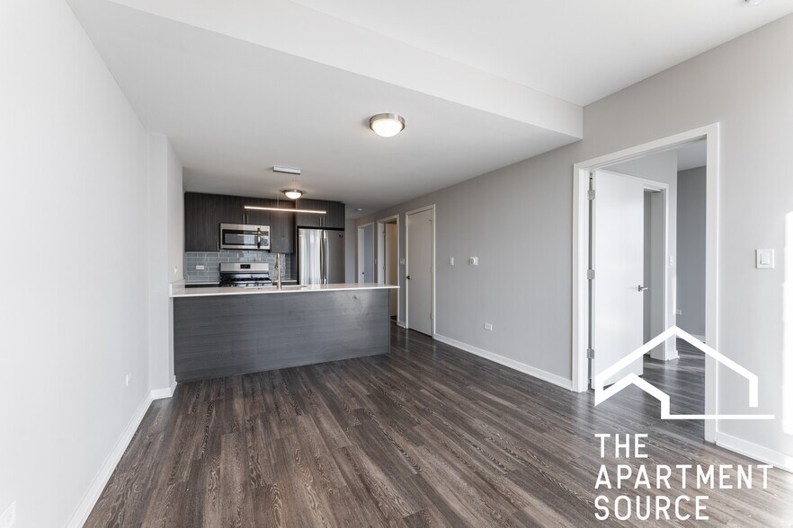 Building Photo - 301 W North Ave