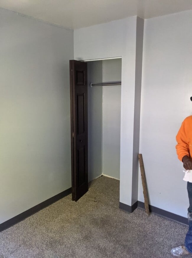 Building Photo - 916 Lexington Ave