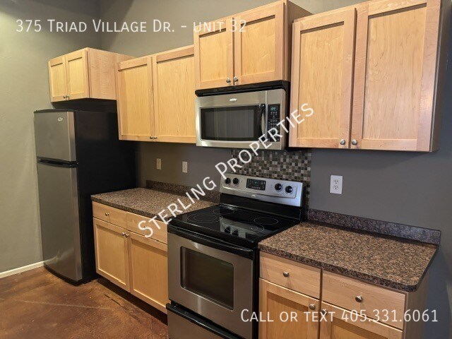 Building Photo - 375 Triad Village Dr