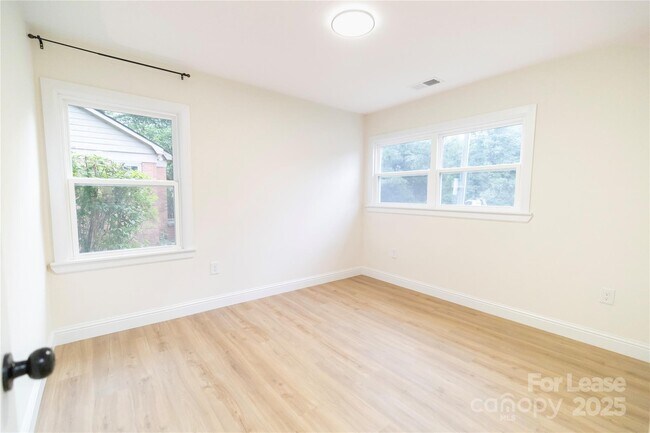 Building Photo - 3501 Eastway Dr