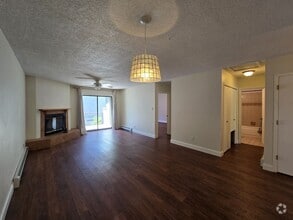 Building Photo - 1300 Iris St