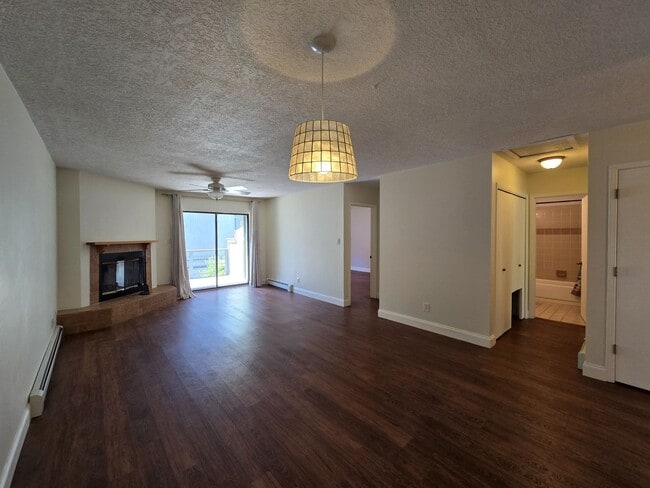 Primary Photo - 1300 Iris St