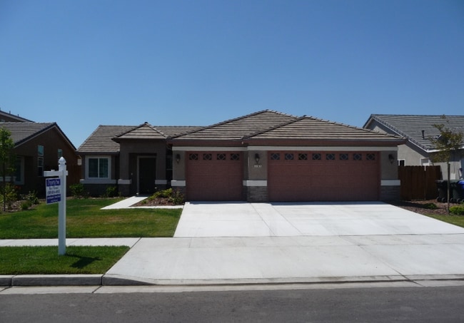 Primary Photo - 1407 W Burgundy Ct