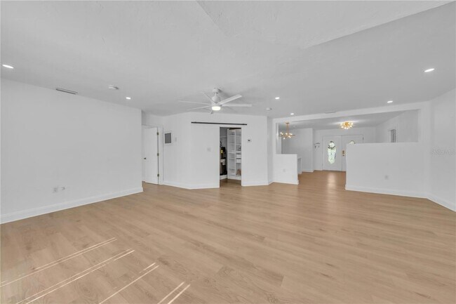 Building Photo - 314 W Frances Ave