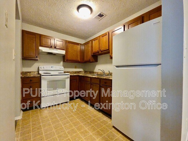 Building Photo - 348 Redding Rd