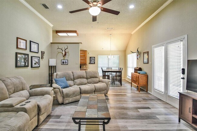 Building Photo - Move in special $500.00 off 1st full rent!...