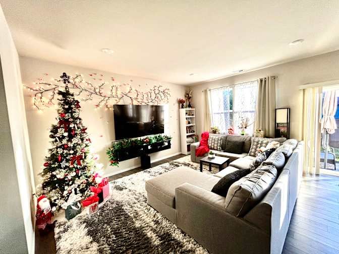 Building Photo - 926 Bradley St NE